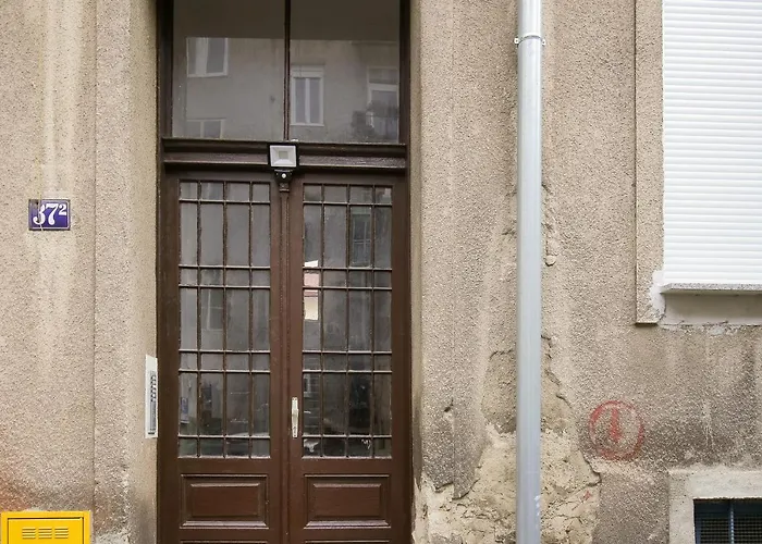 Apartment G37