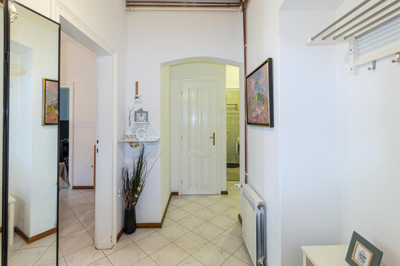 Apartment G37